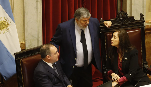A las 10:25, Victoria Villarruel formalizó el comienzo de la sesión en el Senado.