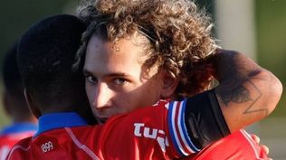 Luciano Boggio de Nacional celebra su gol ante Cerro Largo por el Torneo Apertura