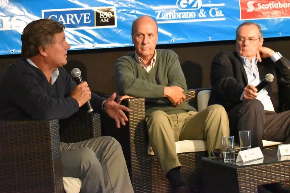 Alvaro Ferrés, Gabriel Capurro y Roberto Vázquez Platero en la conferencia