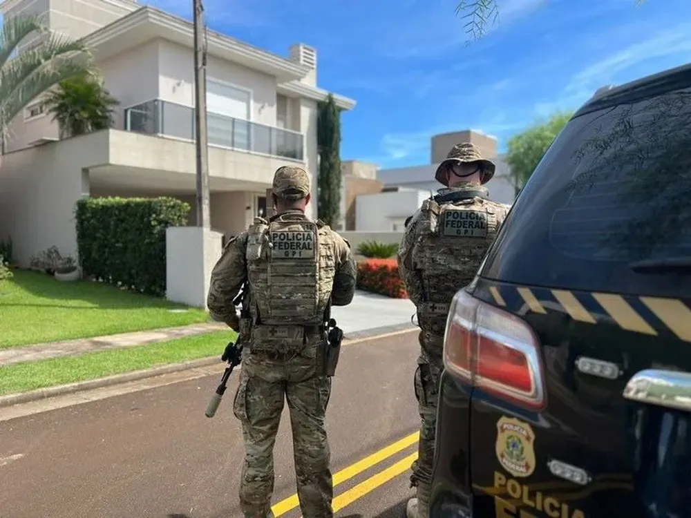 Policía Federal frente a la mansión en la que estaba Diego Marset