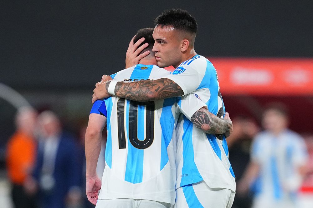 Lautaro Martínez y Lionel Messi