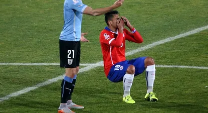 Cavani fue expulsado por agredir a Jara