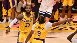 Bronny James y su padre LeBron James 