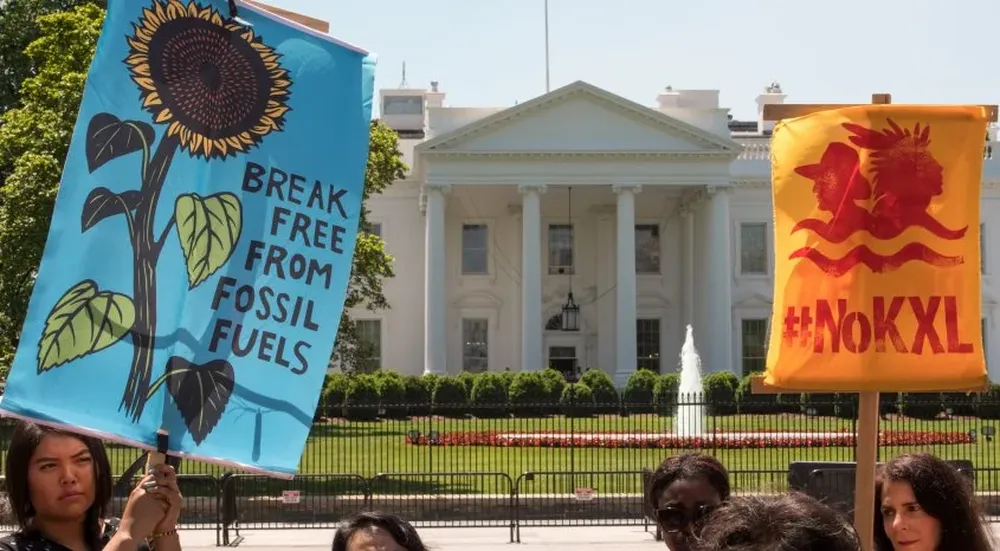 Activistas llevaron pancartas a la Casa Blanca