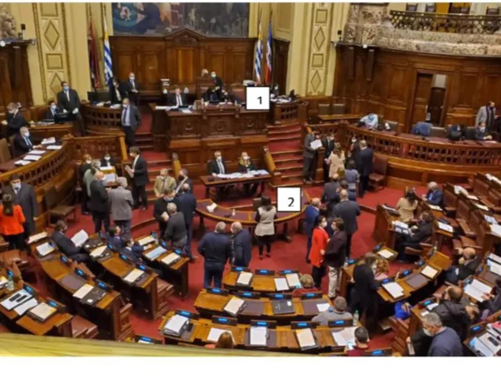 Dos de los medidores instalados en la Cámara de Diputados.