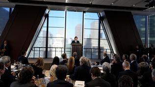 Milei ante empresarios en JP Morgan: duras críticas a Rocca, guiño a la reelección y promesa de dólares por las orejas