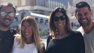 Álvaro Recoba junto a su esposa, Lorena Perrone y Antonio Pacheco junto a su pareja Valentina, cuando disfrutaron de unas vacaciones juntos