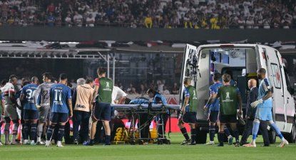 Juan Izquierdo al ser traslado en ambulancia