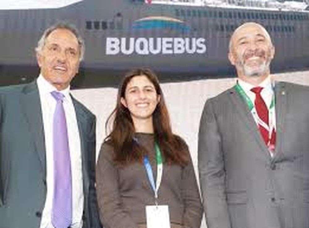 Marina López Mena, directora comercial de Buquebus, y los ministros de Turismo Daniel Scioli (Argentina) y Eduardo Sanguinetti (Uruguay).