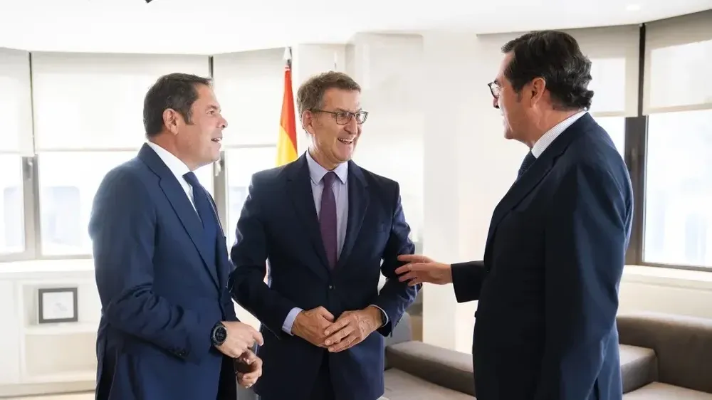 Antonio Garamendi, junto a Alberto Núñez Feijóo.