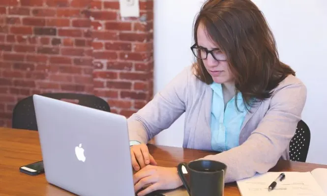 ¿Trabajar menos te hará más feliz y productivo?