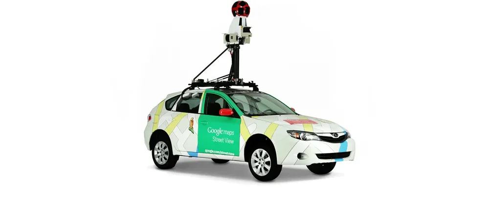 Auto Fue la primera forma de registrar. Es un auto con un sistema de cámaras en el techo conectado a un sistema de geolocalización y almacenaje.