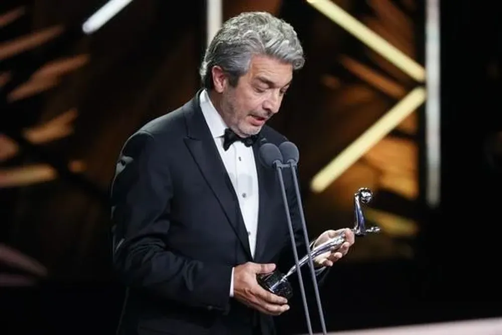 Ricardo Darín con su premio Platino
