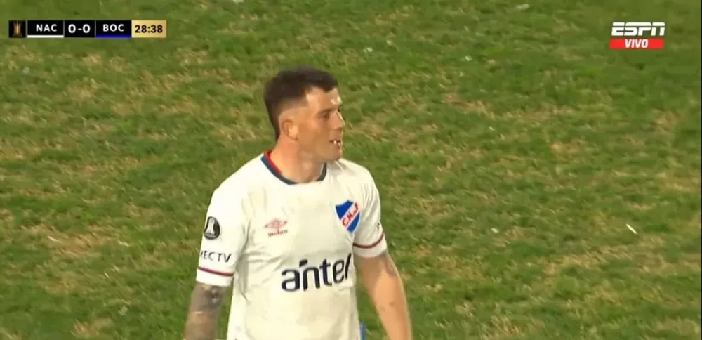 El Colo y el césped del Gran Parque Central