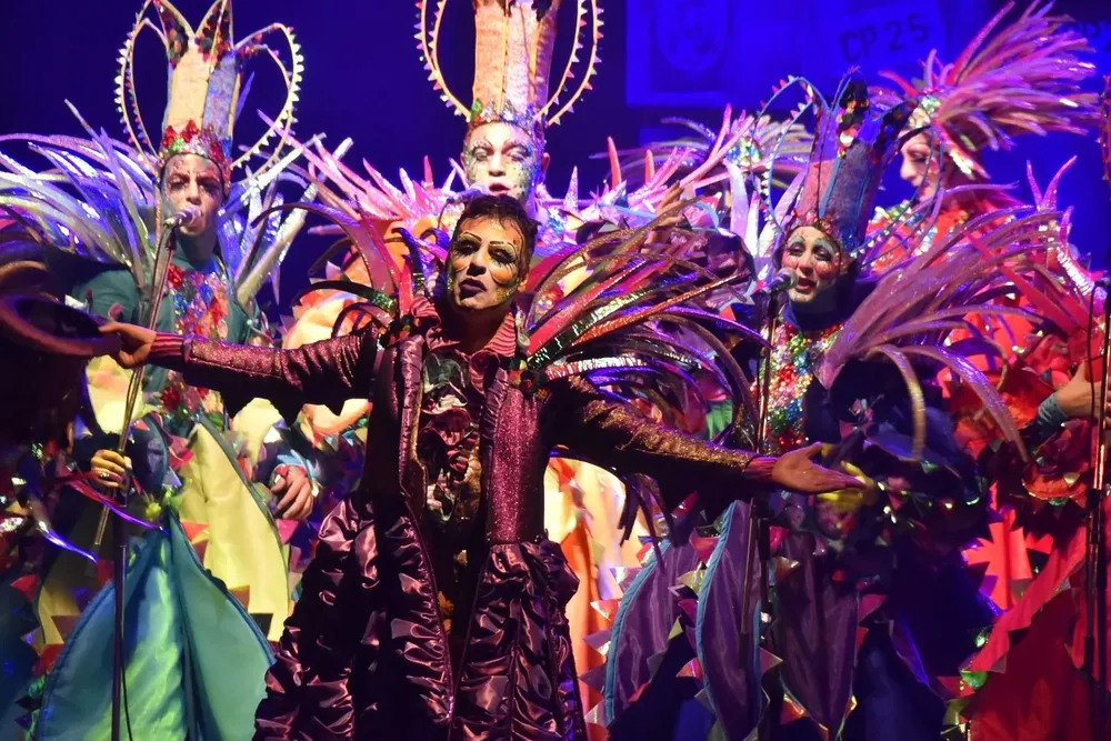 La murga Agarrate Catalina se presenta en la Sala del Museo