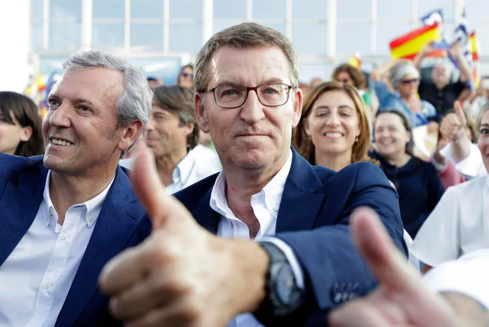Núñez Feijóo, anoche, en el cierre de campaña en Galicia.