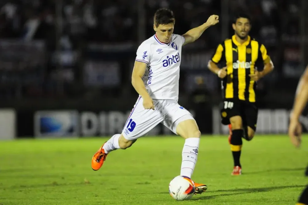 Santiago Romero fue la figura de la noche; jugador de clásicos