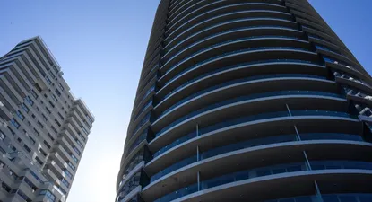torre trump de punta del este despide a 100 trabajadores de la construccion