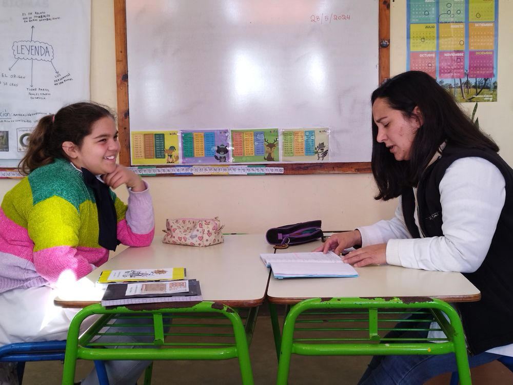 Úrsula y Andreina en la escuela 90 de San José