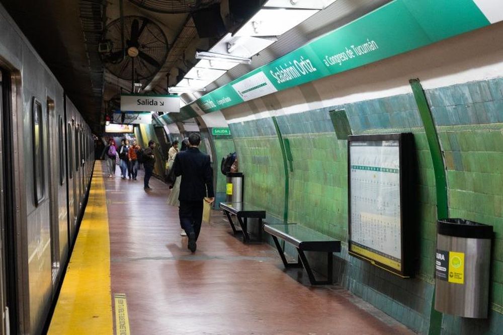 Las obras prevén renovar el entorno para hacerlo más cómodo, ordenado y mejor iluminado para los usuarios de la Línea D del subte