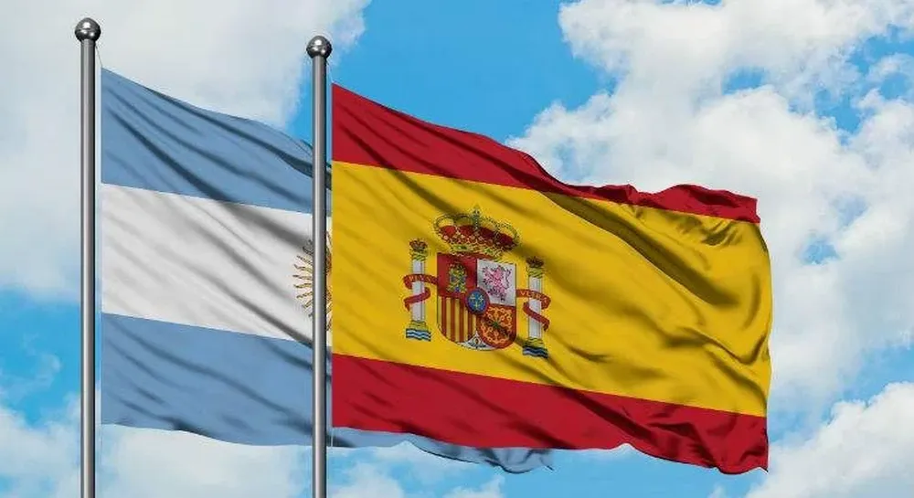 Banderas de Argentina  y España.