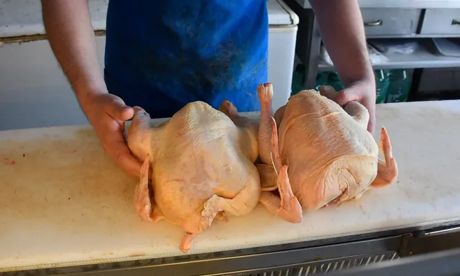 Por qué el quedate en casa elevó el consumo y el precio del pollo