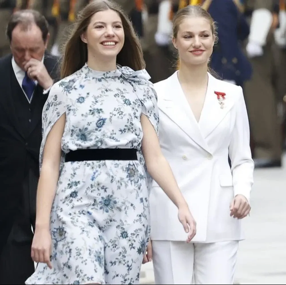 La Infanta Sofía junto a la Princesa Leonor