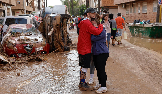 Calles anegadas en Paiporta