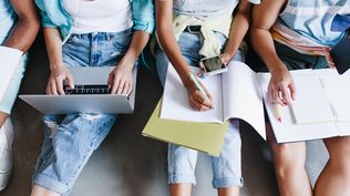 Fundación 3F entregó 1.000 becas y anunció nueva campaña para que más jóvenes terminen el liceo: conocé la propuesta