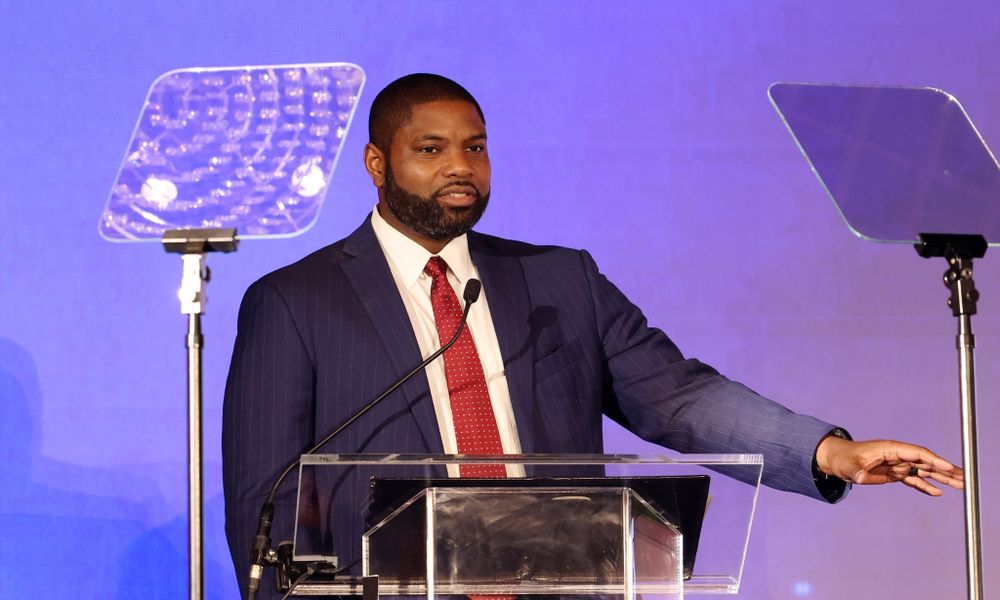 Respaldado por Trump para ser gobernador de Florida, Byron Donalds fue una de las figuras del CPAC latino.