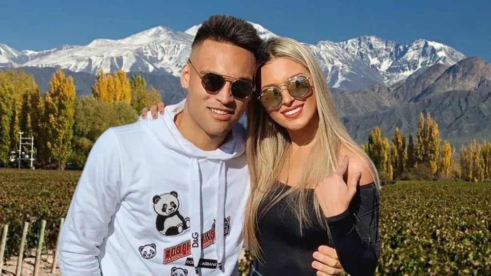 Lautaro Martínez y su pareja