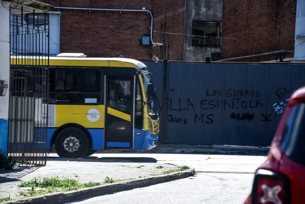 Archivo: Ómnibus de Unott en Villa Española