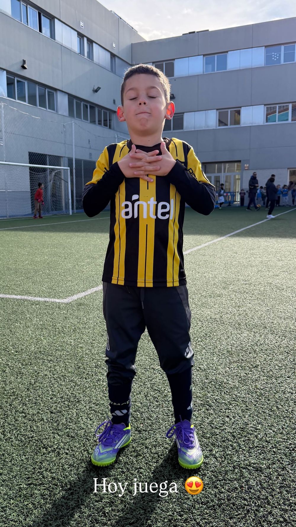 Benicio Valverde, el hijo mayor de Federico Valverde, con la camiseta de Peñarol Benicio Valverde, el hijo mayor de Federico Valverde, con la camiseta de Peñarol