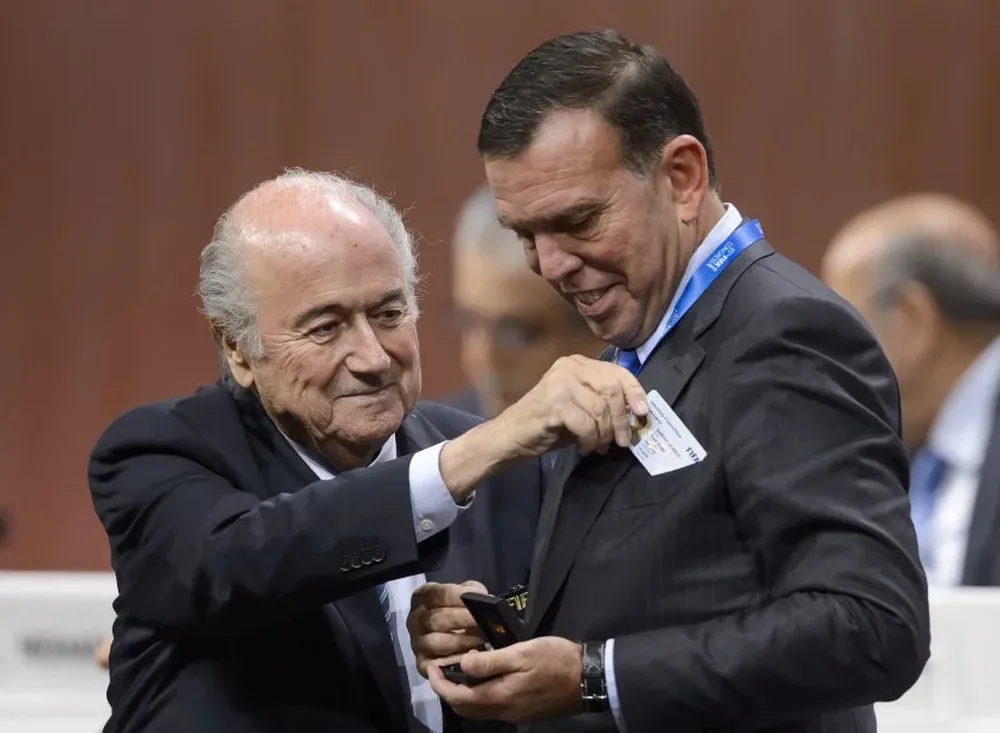 Joseph Blatter y Juan Ángel Napout en el congreso de Zúrich
