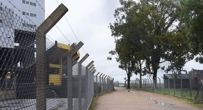 El pasaje que divide al Campeón del Siglo y la Ciudad Deportiva de Peñarol
