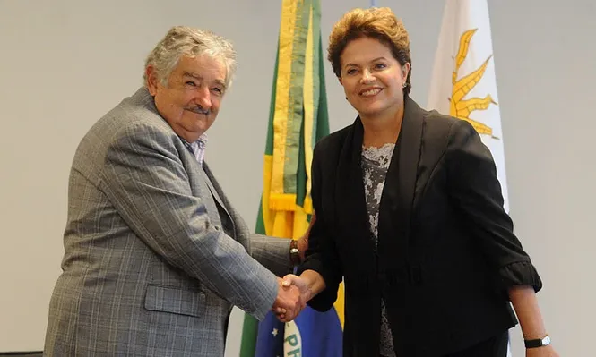 Mujica partió a Brasil