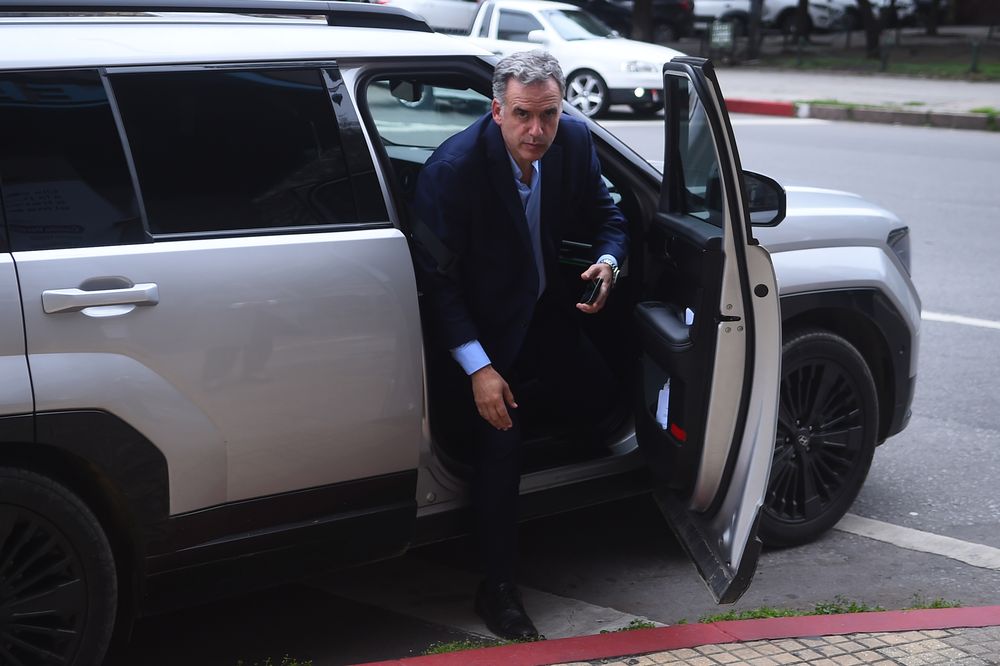 Yamandú Orsi camioneta Hyundai Santa Fe