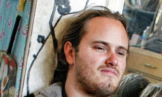 El canadiense David DePape es un seguidor de teorías conspirativas en las redes sociales y exactivista a favor del nudismo.