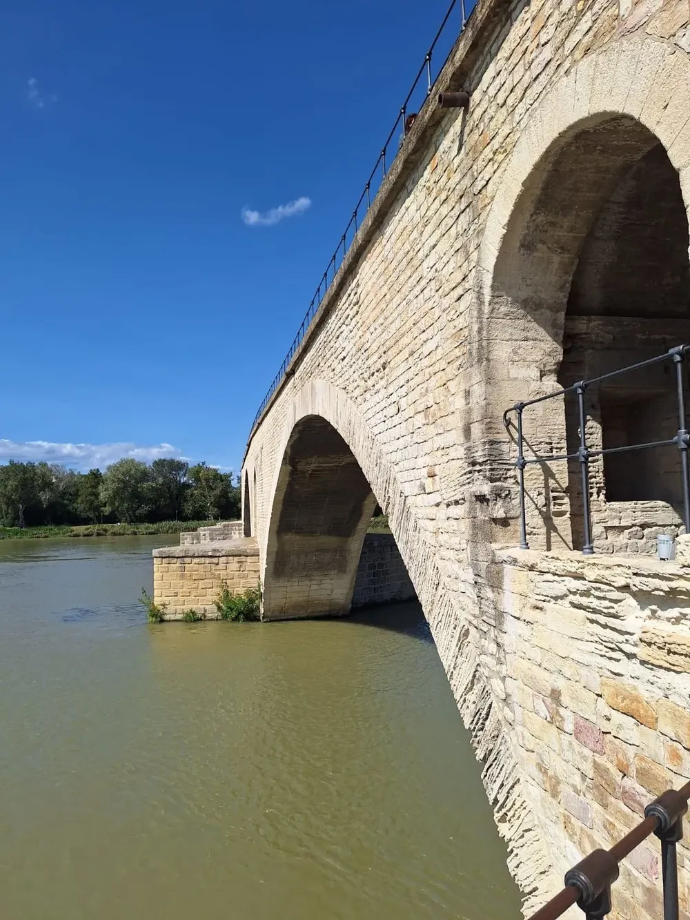 Postales de Avignon, la casa de Los Teros en Francia