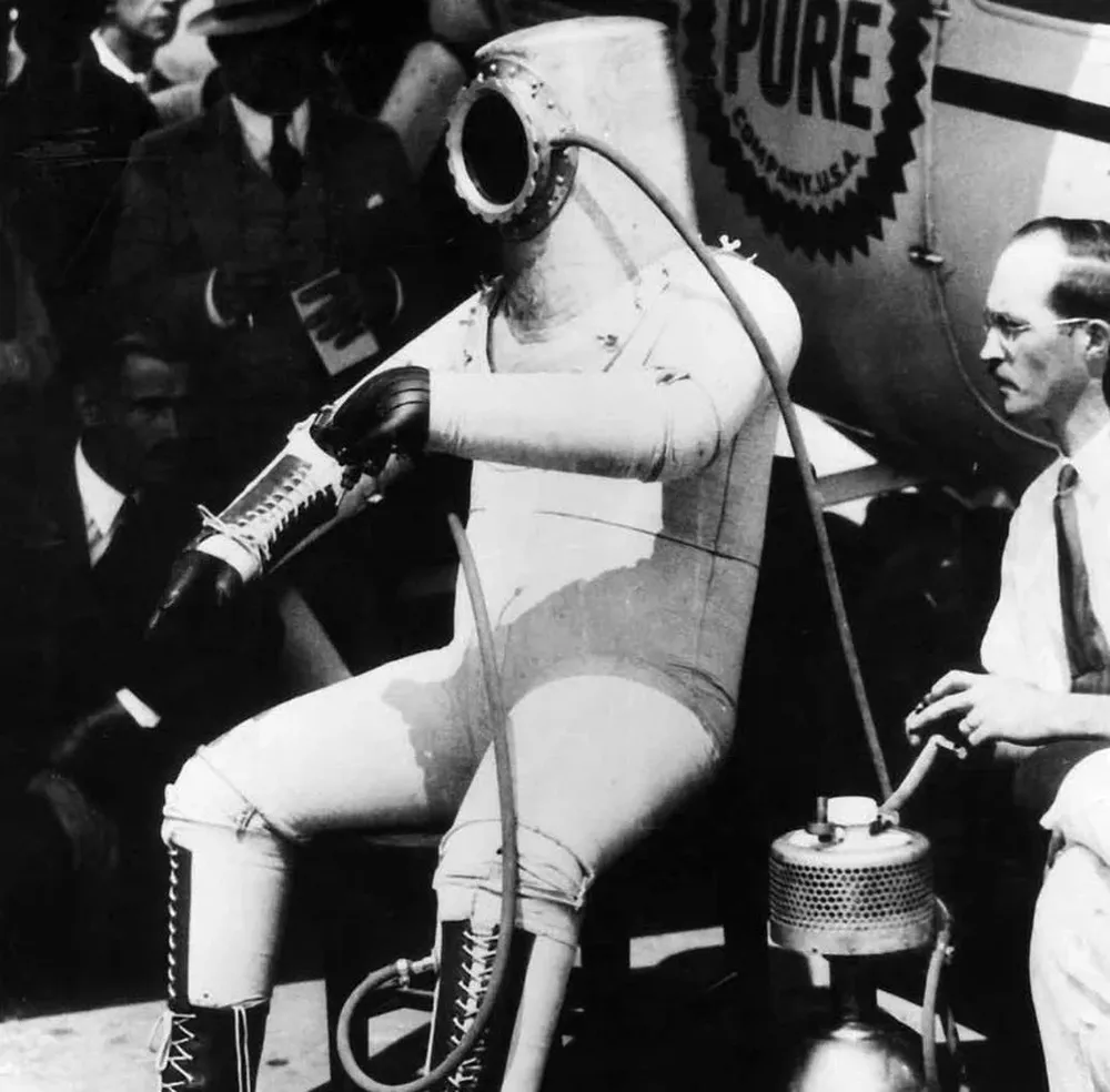 El pionero El aviador Willey Post fue el primer en usar trajes presurizados en sus vuelto a gran altitud en 1934