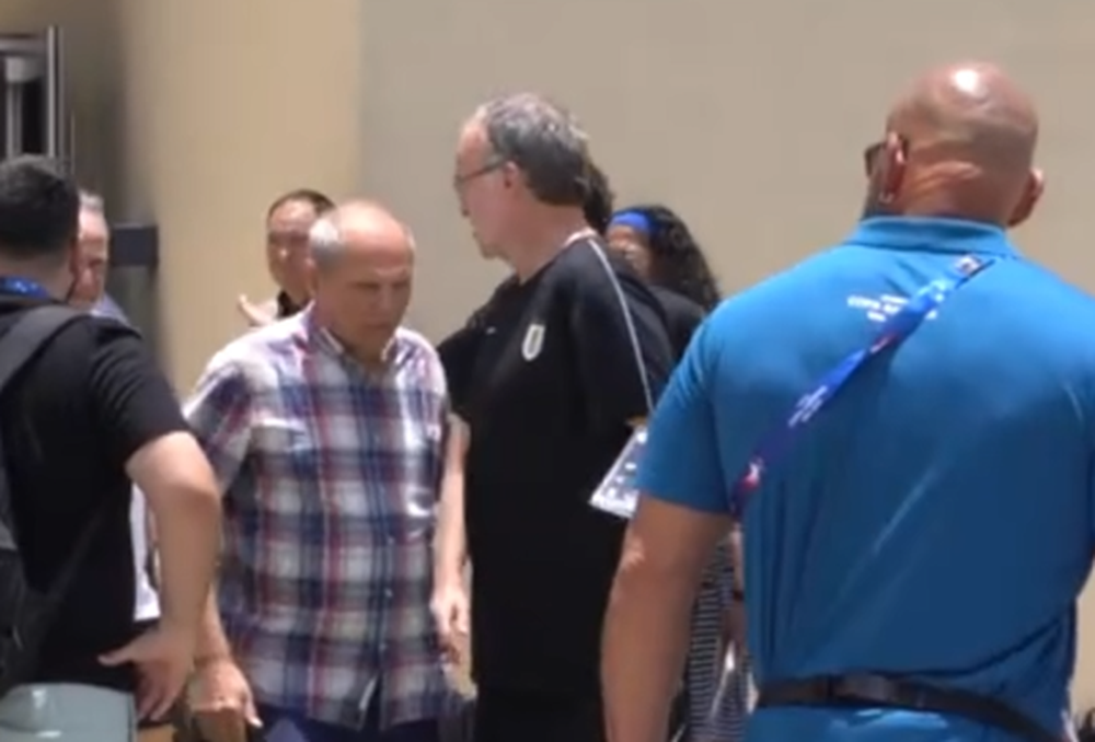 El pedido de disculpas de Marcelo Bielsa tras ver lo que pasó con el guardia de seguridad