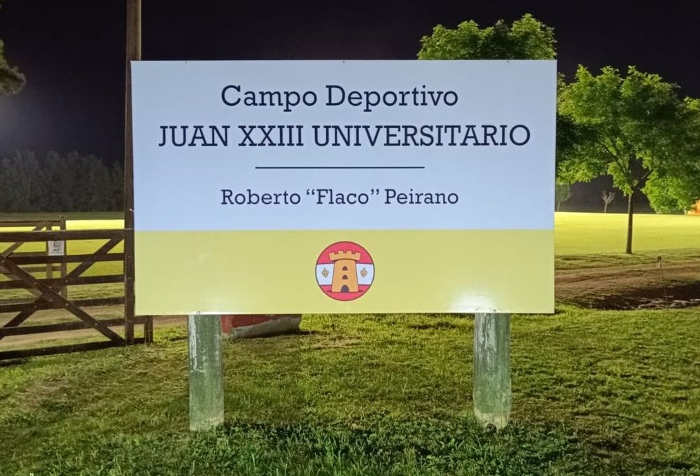 El Campo Deportivo Juan XXIII Universitario, ahora se llama Roberto "Flaco" Peirano