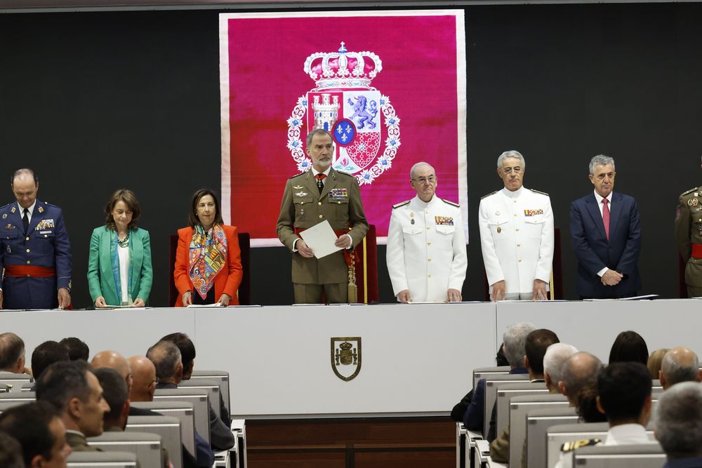 El Rey preside la entrega de diplomas a los 141 alumnos graduados en el XXV Curso de Estado Mayor de la Escuela Superior de las Fuerzas Armadas