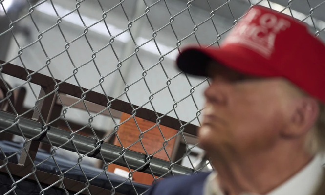 Trump se enreda en el escándalo Epstein: demanda contra Wall Street Journal, presión MAGA y el enigma del dibujo de una mujer desnuda