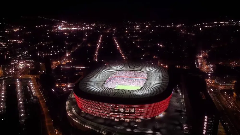 Estadio casi completo en la final de Copa.