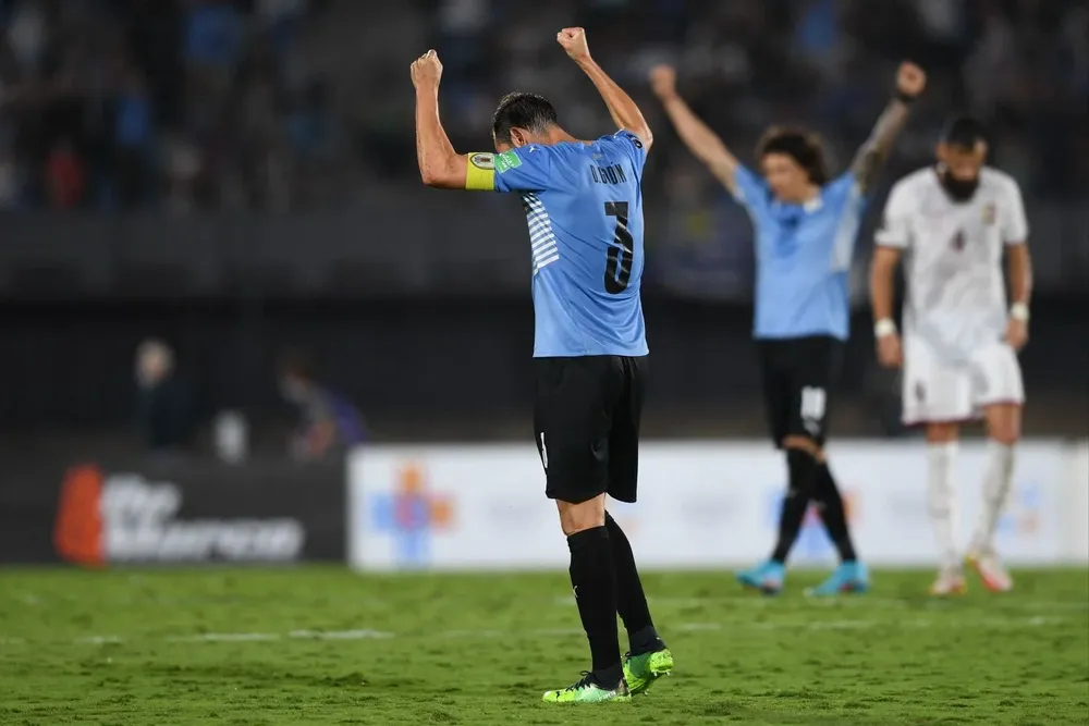 El festejo del capitán Diego Godín