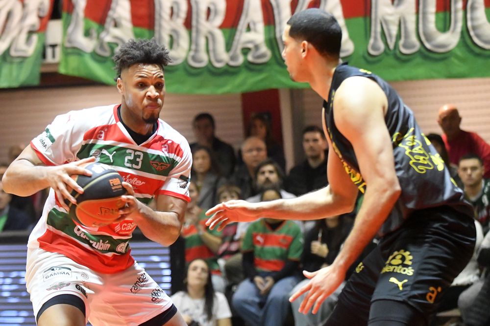 Luis Santos de Aguada y Eloy Vargas de Peñarol Luis Santos de Aguada y Eloy Vargas de Peñarol