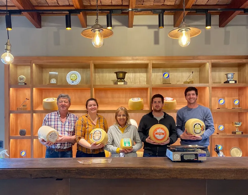 Enrique y Graciela junto a sus hijos Karina, Martín y Javier.