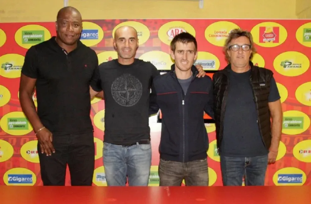 El cuerpo técnico de Paolo Montero presentado en Boca Unidos