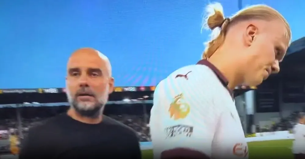 Pep Guardiola hablaba con Haaland al término del primer tiempo, y se enfureció porque lo filmaba la TV inglesa